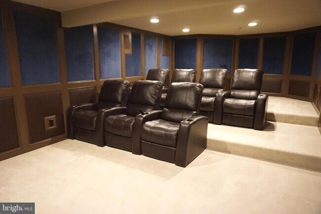 Building Photo - 31611 Exeter Way