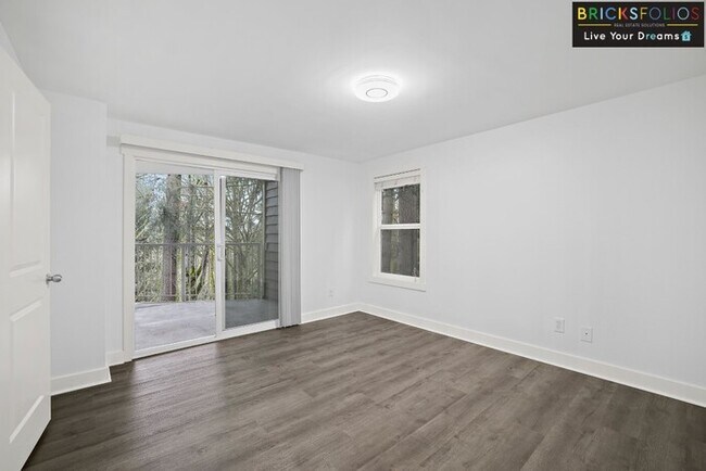 Building Photo - Nestled in the serene Eastgate neighborhood, Bellevue!