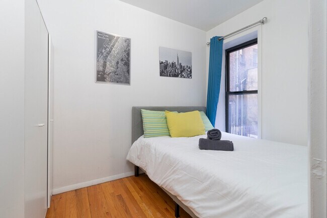 Building Photo - 215 B E 95th St