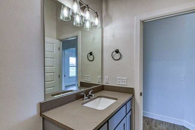 Building Photo - 3812 SE 80th St