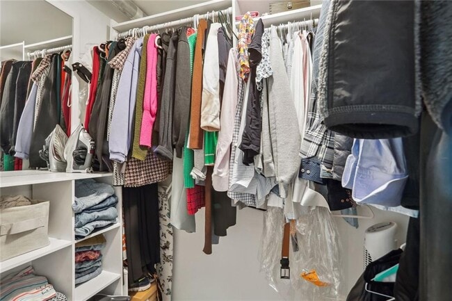 Building Photo - 70-73 500