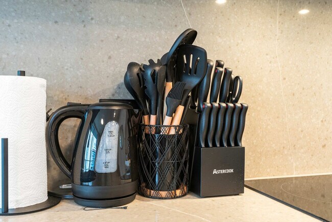 Building Photo - 121 NE 5th St