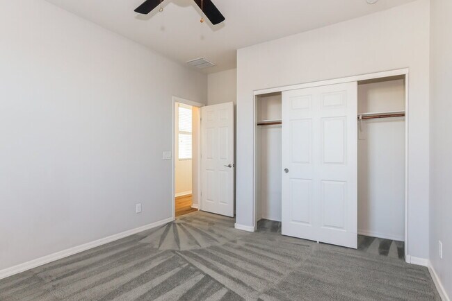 Building Photo - 3710 E Robert St