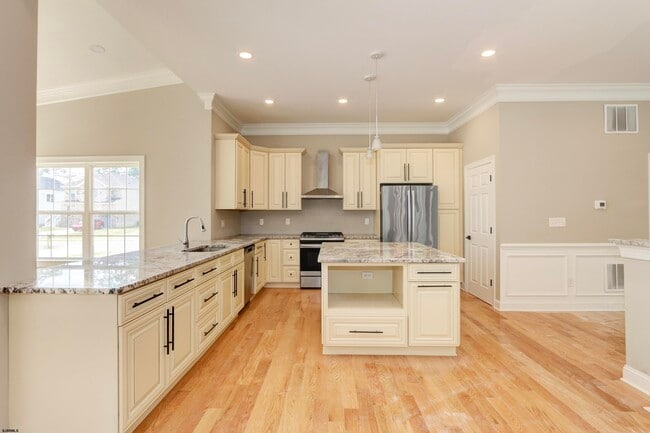 Building Photo - 438A Redwood Ave