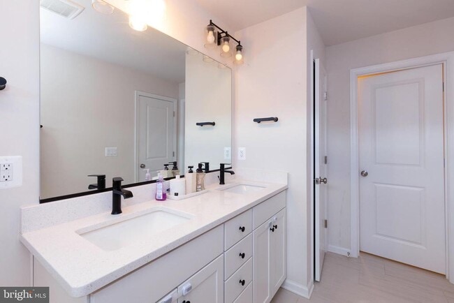 Building Photo - 3912 Applegate Ct