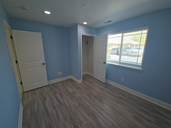 Building Photo - Gateway Village #61