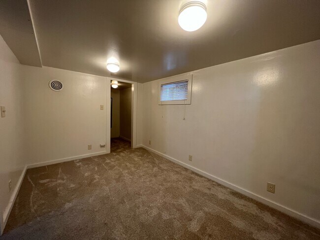 Building Photo - 5511 Brooklyn Ave NE