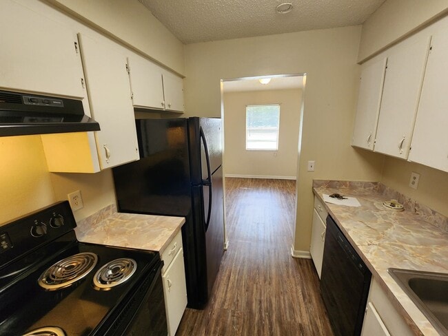 Building Photo - Coming Soon -2 Bedroom 1 Bath -Duplex Lake City