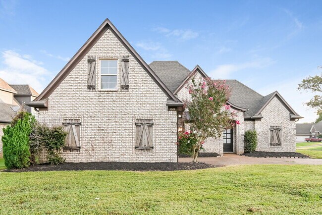 Primary Photo - 1302 Heritage Dr S