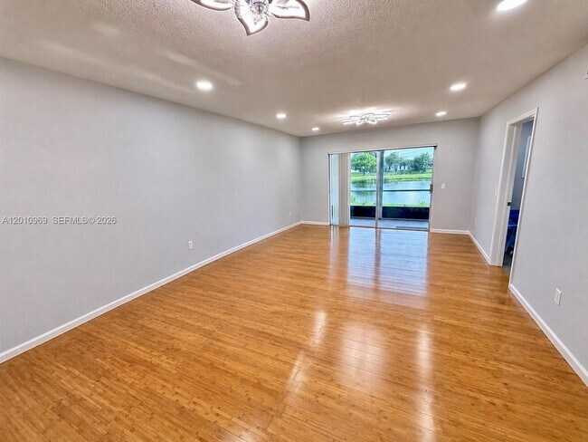Building Photo - 2461 SW 82nd Ave