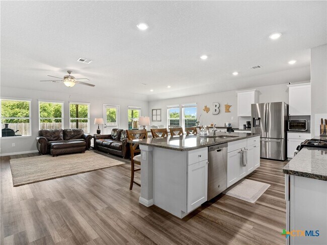 Building Photo - 597 Summersweet Rd