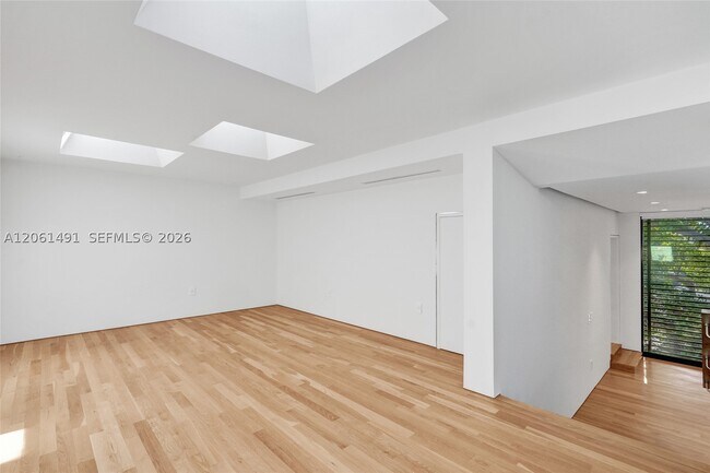 Building Photo - 240 Ocean