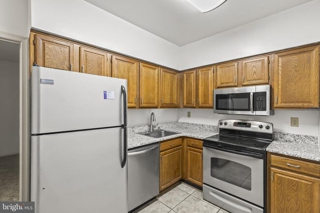 Building Photo - 2506 Fairfax Dr