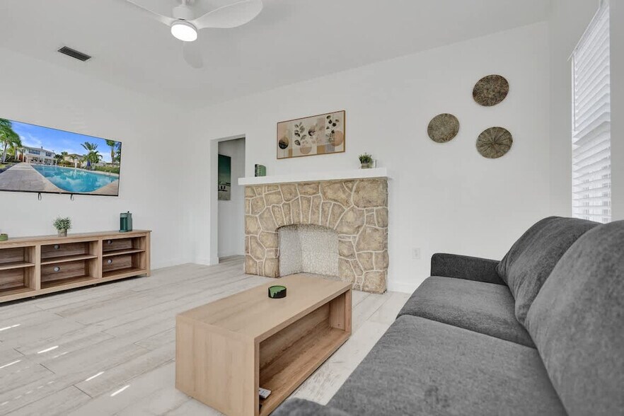 Building Photo - 901 N Federal Hwy