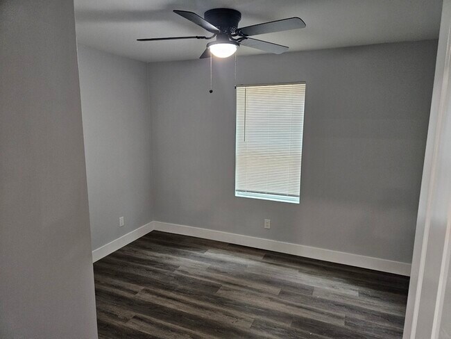 Building Photo - 4 bedroom newly remodeled Milton Home