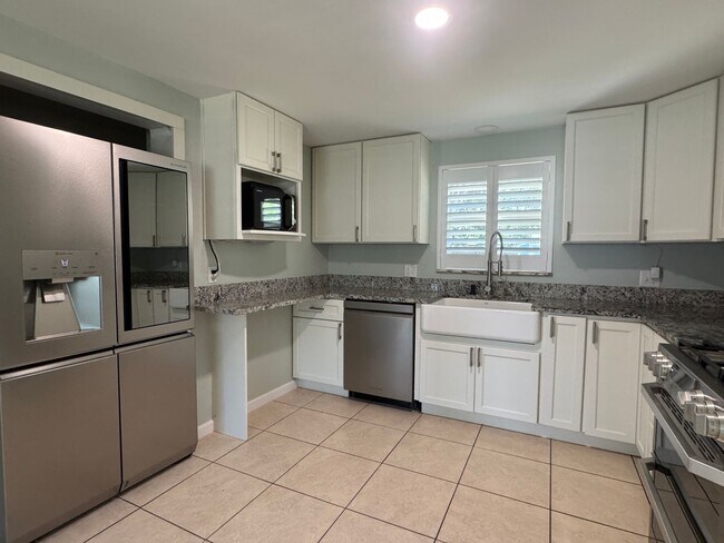 Building Photo - REMODELED Eustis 2/2 with NO HOA!