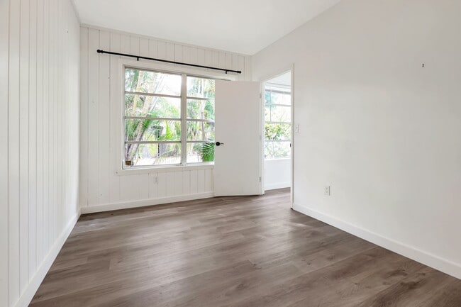 Building Photo - 3BR Pet-Friendly Rental w/ Large Fenced Backyard & Screened-in Lanai