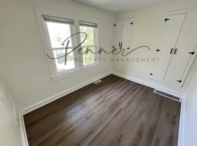 Building Photo - 9623 E 9th St S