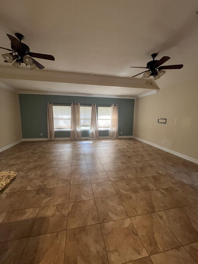 Building Photo - 808 Pine Alley St