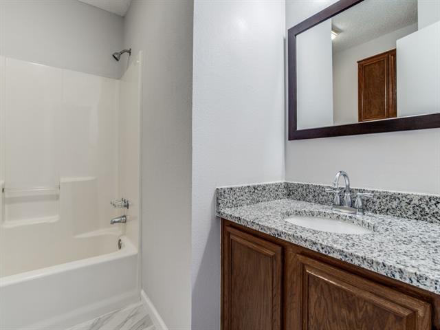 Building Photo - 571 Majestic Park Ln