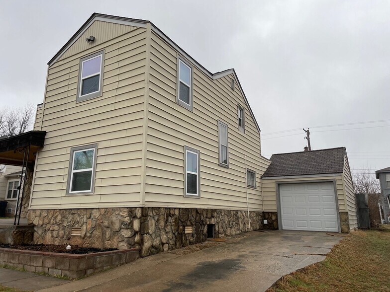 Building Photo - 3119 Pioneer Ave