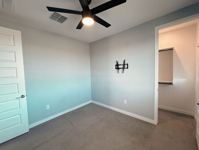 Building Photo - 4100 S Pinelake Way