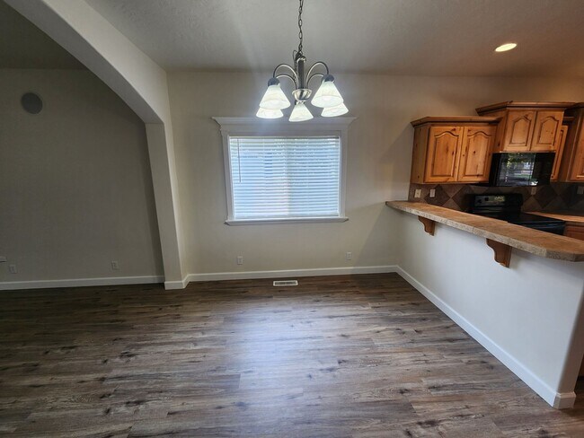 Building Photo - Remodeled 4 bedroom home
