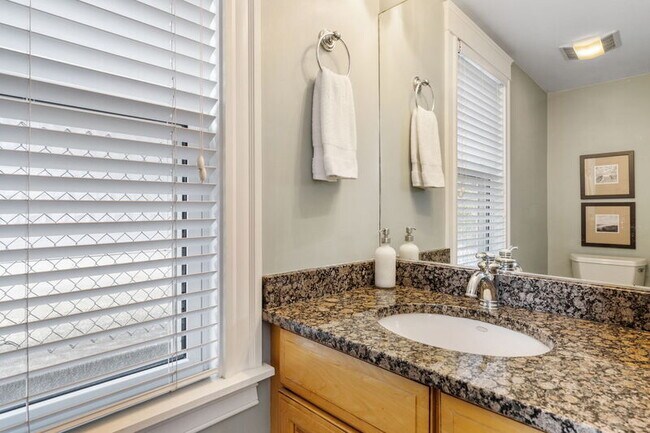 Building Photo - 181 Main St