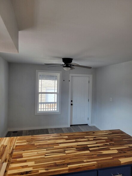 Building Photo - 403 Locust St