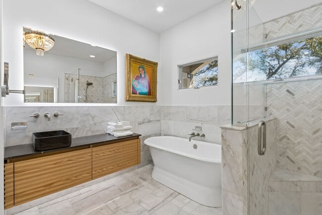 Building Photo - Steps to the Ocean! 3/3, 2198sq', Ocean View, Furnished