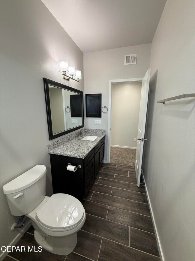 Building Photo - 804 Blingwood