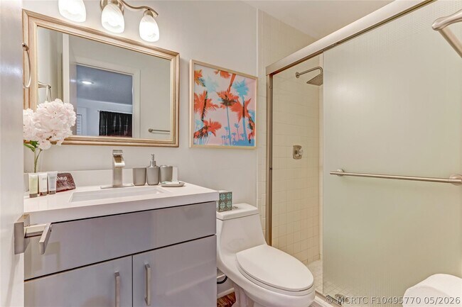 Building Photo - 16643 Redwood Way