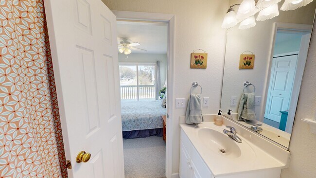 Building Photo - 123 Harbour View Dr