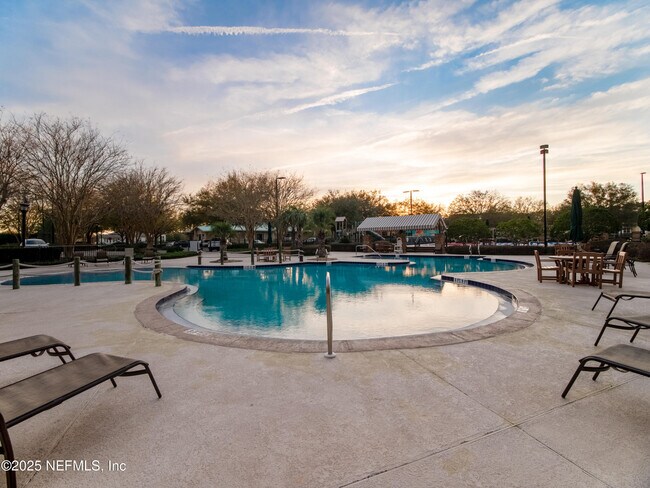 Building Photo - 945 Registry Blvd