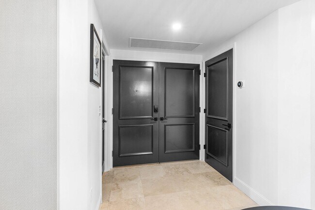 Building Photo - 3700 S Ocean Blvd