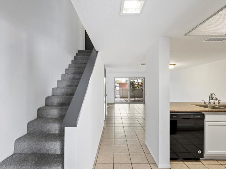 Building Photo - 122 S Hardy Dr