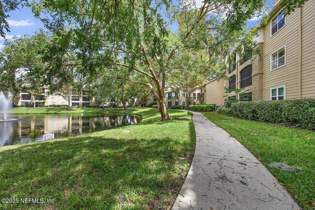 Building Photo - 5 Arbor Club Dr