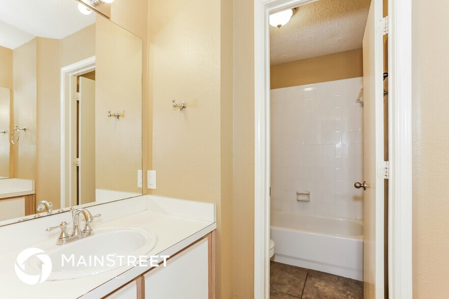 Building Photo - 6734 Ambercrest Dr