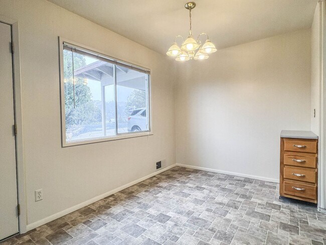 Building Photo - Two Bedroom Prescott Home - HOLD