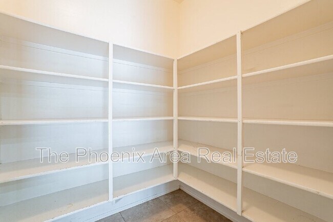 Building Photo - 44415 W Knauss Dr