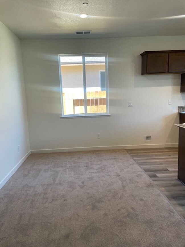 Building Photo - Stylish New-Construction Rental Near UC Me...