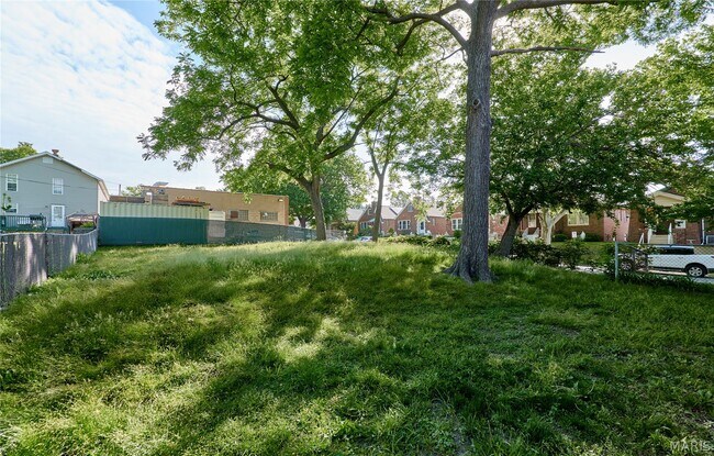 Building Photo - 5021 Ray Ave