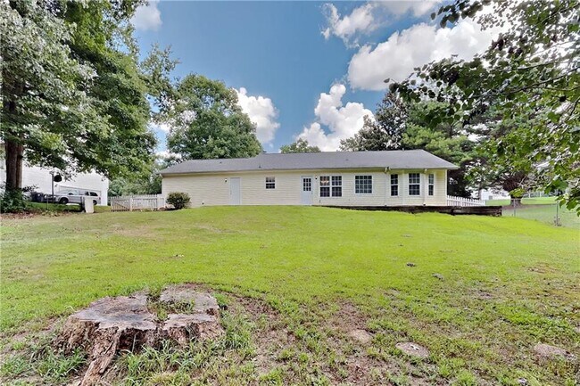 Building Photo - 399 Charesa Ln