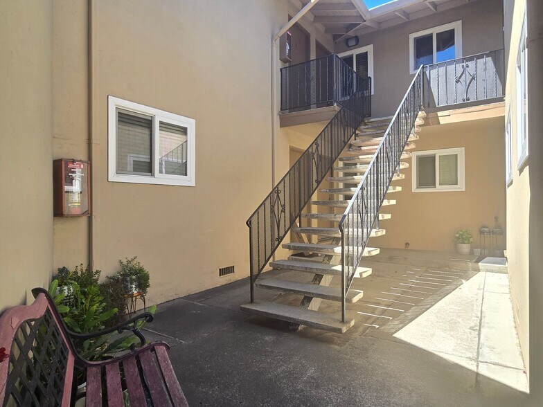 Building Photo - 3591 Brookdale Dr