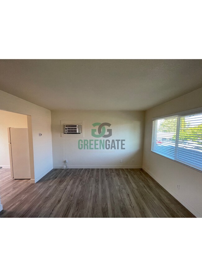 Building Photo - 325 W H St