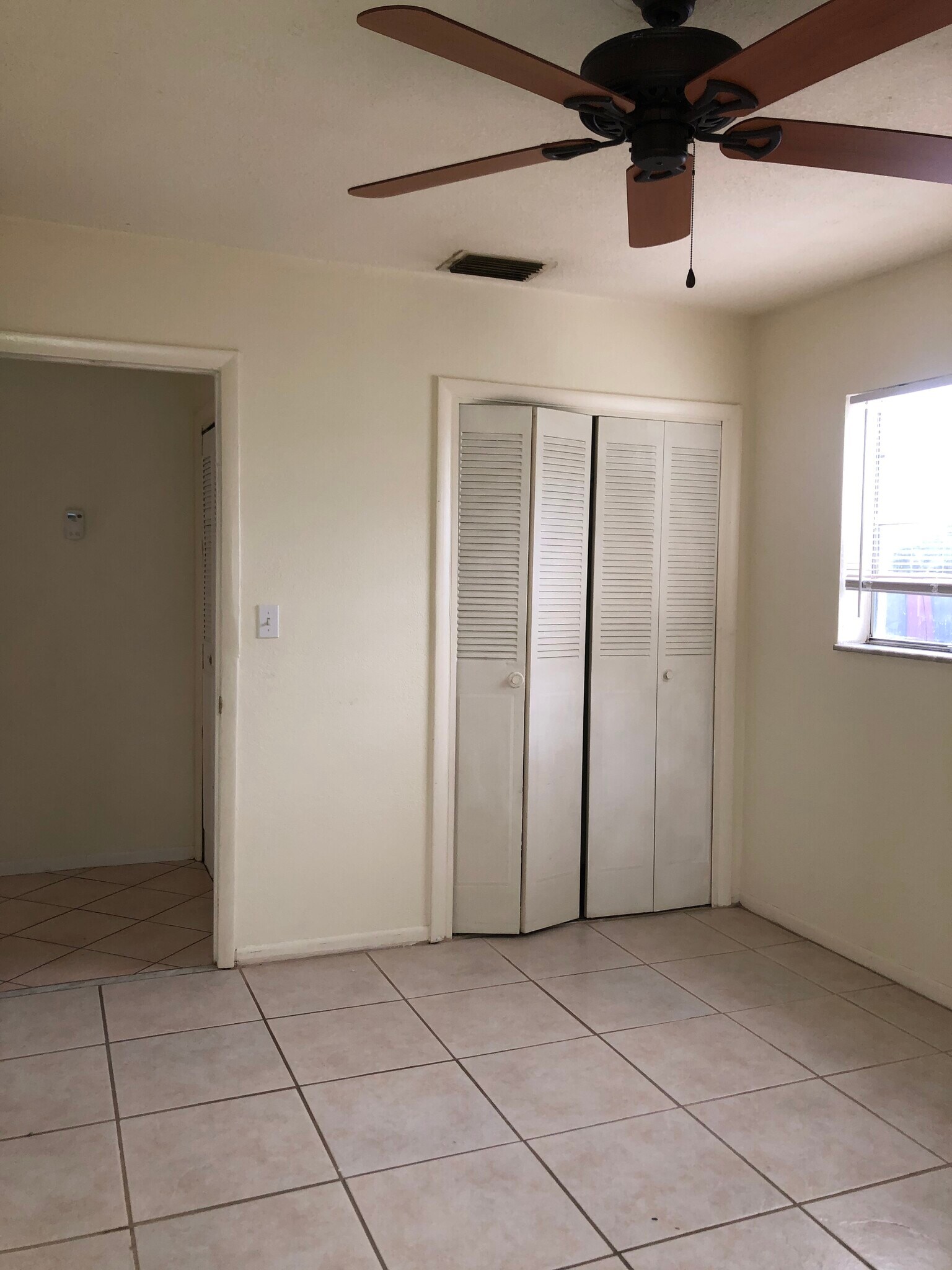 Building Photo - 1536 Barbarie Ln