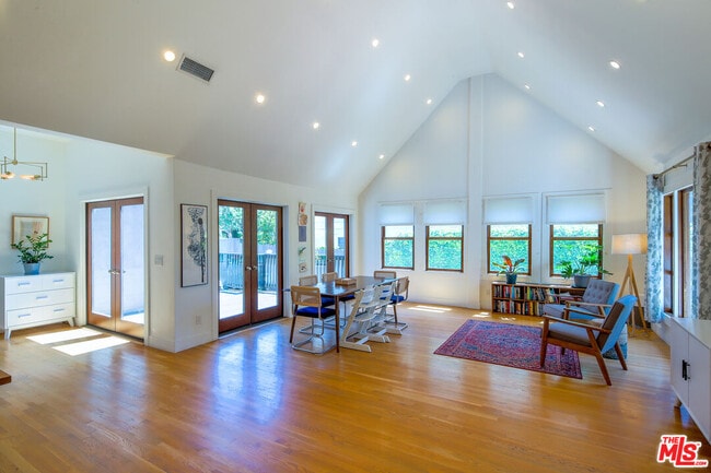 Building Photo - 5122 Hermosa Ave