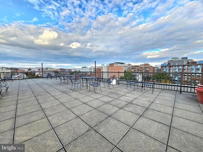 Building Photo - 1280 21st St NW