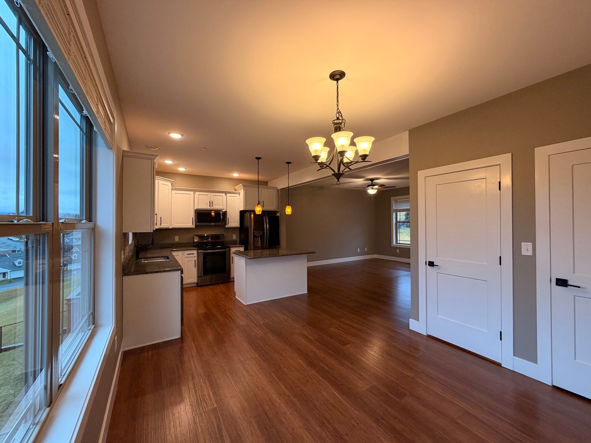 Building Photo - 746 Golden Spring Dr