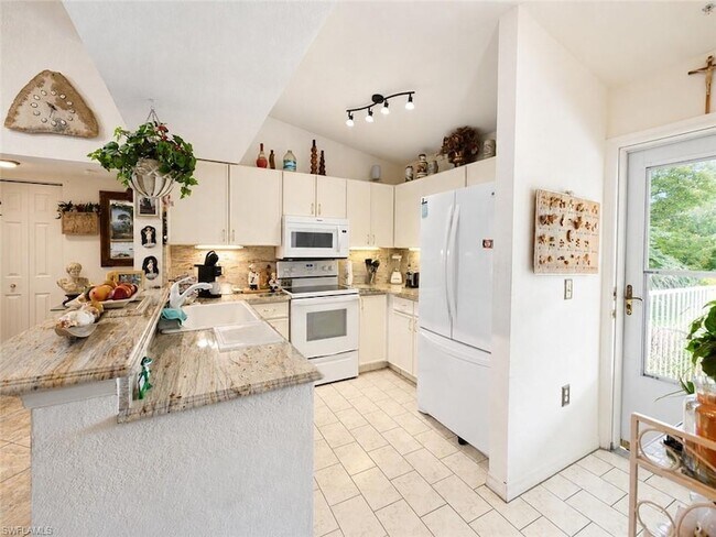 Building Photo - 8294 Key Royal Cir